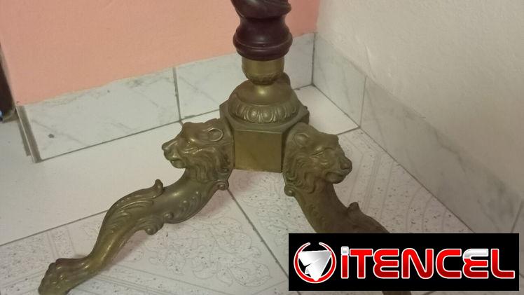 Vendo perchero antiguo de pie , madera y bronce.