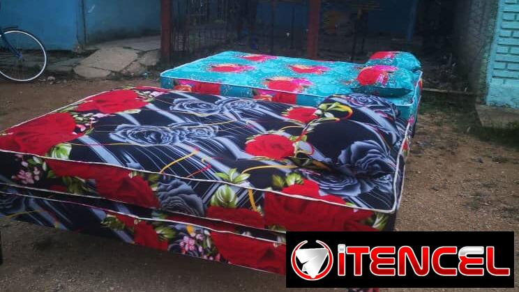 Conjunto de camas tapizadas con su colchón nuevo