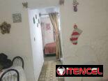 Se vende apto de 1/4 en primer piso de un biplanta con placa libre.