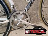 Bicicleta de ruta de fibra de carbono y aluminio