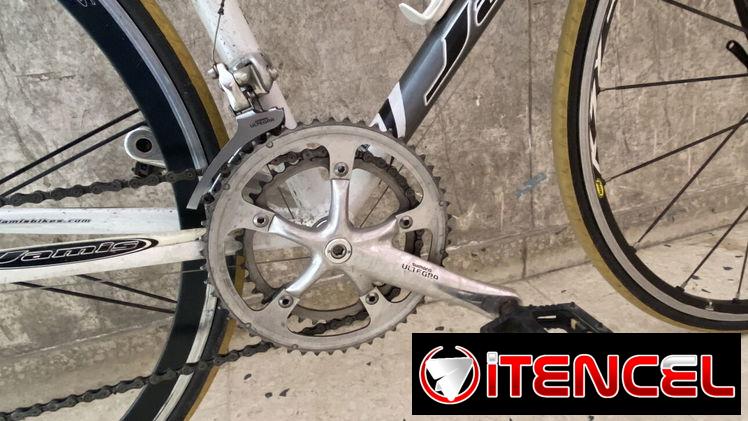 Bicicleta de ruta de fibra de carbono y aluminio