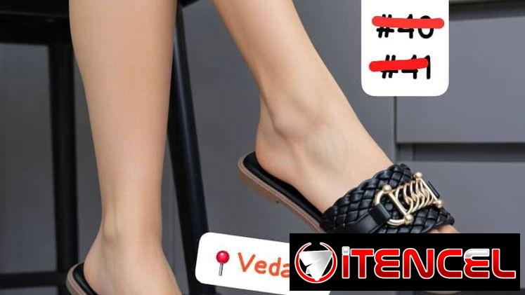 SANDALIAS DE MUJER MODELO TRENZADA CON ADORNO ARPA COLOR NEGRO