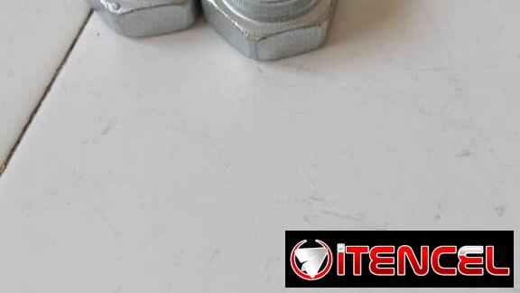Arandelas de mun̈on , tuercas y tapas de cubo de ruedas de lada