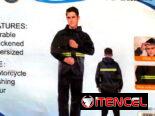 Capa de motociclista pantalón y camisa