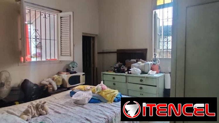 Biplanta en bajos en Ave 41 cerca de 60 con 3/4 y 2 baños en Playa !!!