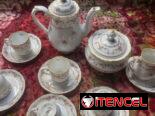 Juego antiguo de tazas de porcelana