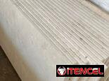 Planchas de mármol crema de fabrica enmalladas