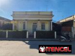 Se vende una casa neocolonial en zona muy céntrica de Morón