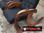 sillones de madera tapizados