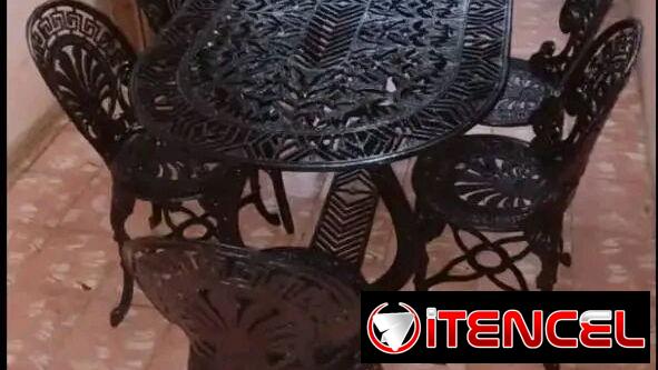 Mesas de 6 sillas en blanco y en negro para su terraza
