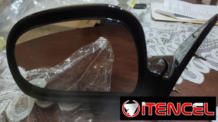 Juego de espejos laterales para auto universales manuales: 60 usd