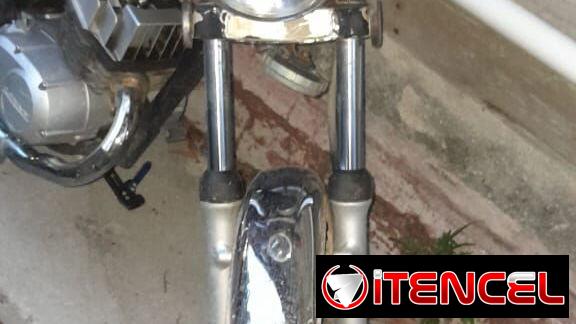 Vendo moto suzuki x100 con chapa y lista para traspaso