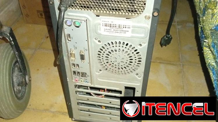 Se vende chasis de uso,y fuente,teclado y mouse