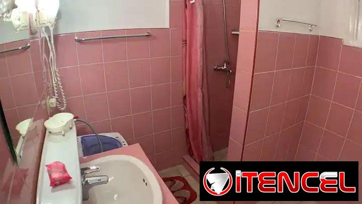 SE RENTA APTO INDEPENDIENTE EN EL VEDADO. ONE ROOM. 4TO PISO. WIFI.54026428