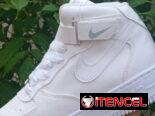Tenis Air Force y modelo botica
