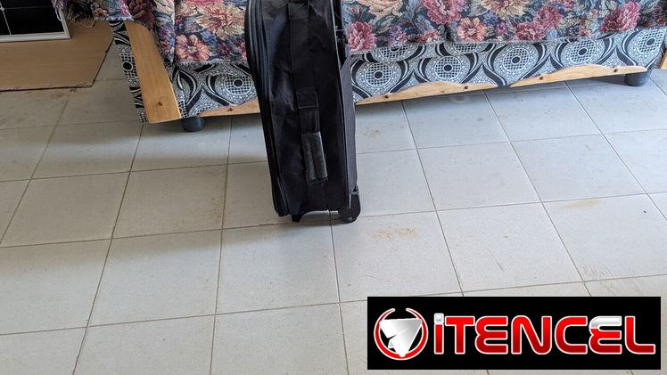 Se vende maleta de equipaje pequeño