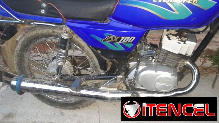 Vendo moto suzuki x100 con chapa y lista para traspaso