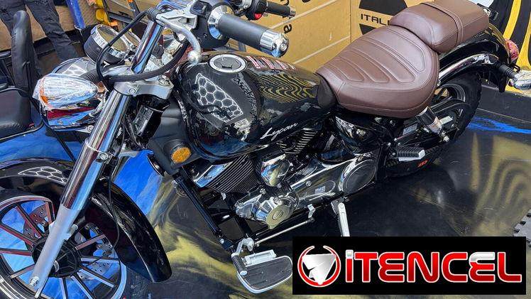 Se vende o se hace negocio por un carrito que esté bueno es nueva todo sus papeles en regla con chapa y todo
