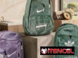 Tenis y mochilas
