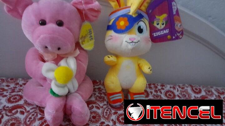 Variedad de peluches.