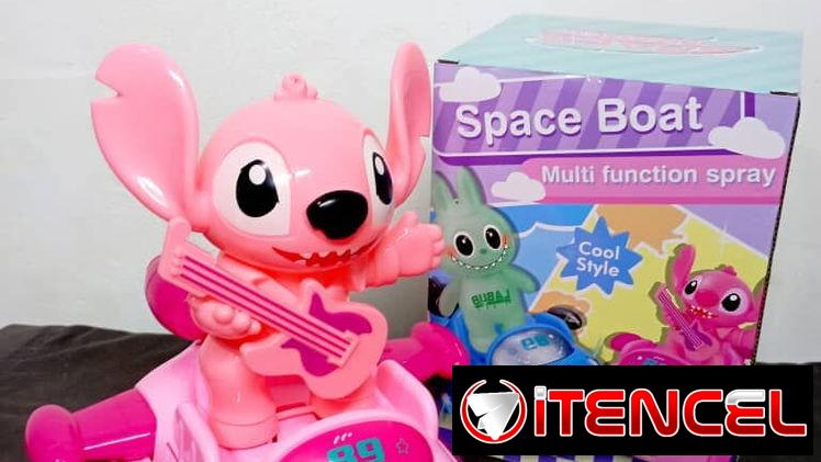 Angel Stich sobre bote espacial. 🚀
