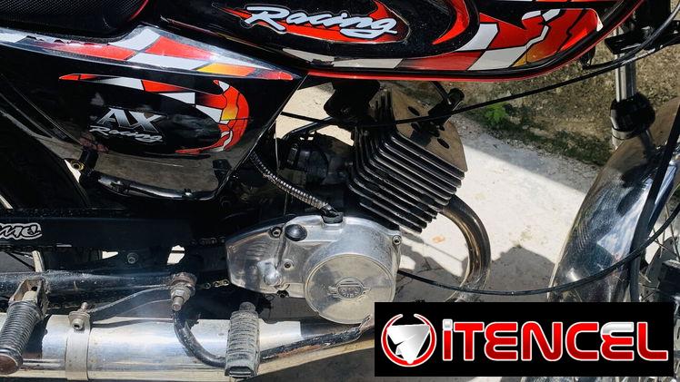 Moto ax100 con unidad de karpaty de villa clara