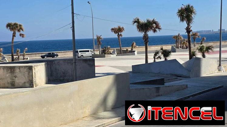 VEDADO EN EL MALECÓN HABANERO APARTAMENTO DE UN CUARTO CON VISTA AL MAR