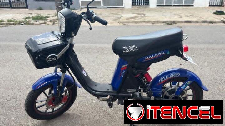 Moto halcon como new haciendo 80 100km