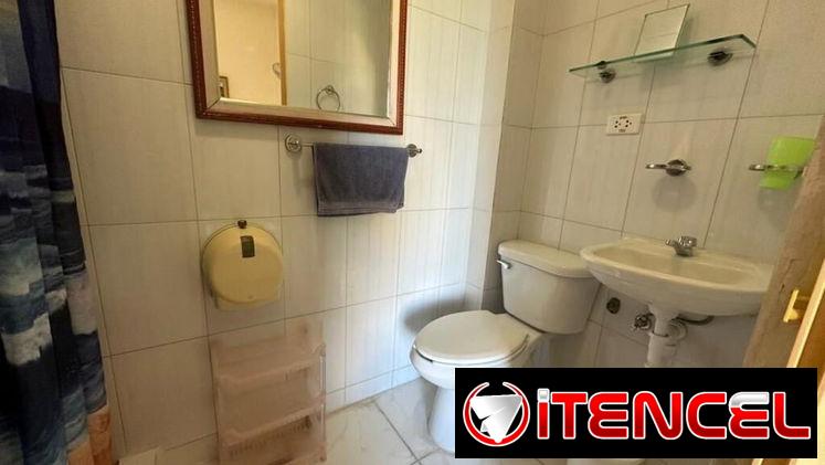 Se alquila departamento de 2 habitaciones y dos baños en zona de letras del vedado RAl0035