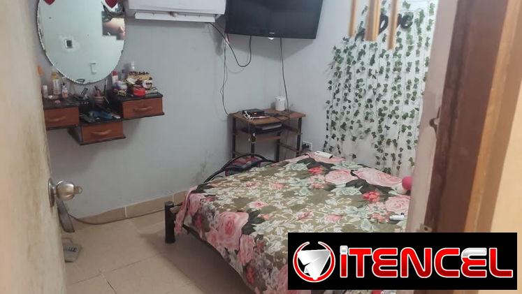 Se vende casa amplia a una cuadra de la calzada de 10 de octubre