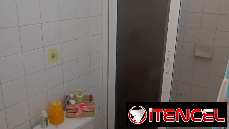 CASA GRANDE EN REGLA! 4 CUARTOS Y 2 BAÑOS – LISTA PARA VIVIR (CON TODO DENTRO)