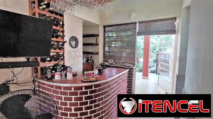 Casa de 4/4 c/terreno, amueblada, en la Víbora (VB-42)