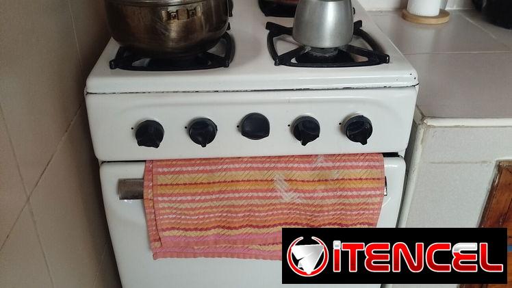 Cocina impud de 4 hornillas con horno. Una hornilla no funciona