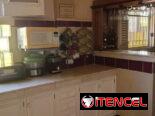 Se vende una casa neocolonial en zona muy céntrica de Morón