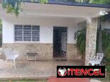 Nexo inmobal presenta   Casa en Cojímar en calle 28 🏠 Casa de 570 m² en total  —  🌿 Zonas exteriores y acceso  · 🚪