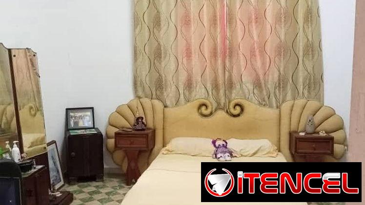 En venta casa de dos plantas, independiente en Miramar cercana a 7ma y 18.