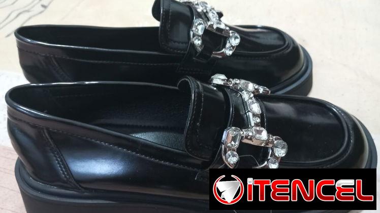Zapatos de salir y sandalias nuevas