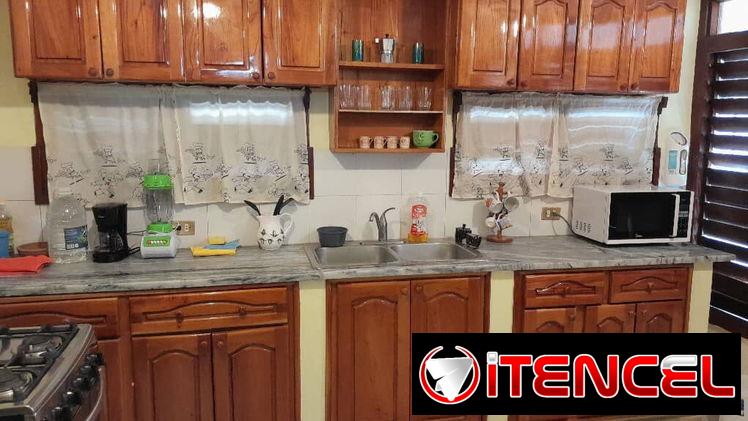 🏠 Renta Lineal De Casa En Playa. 🛏️4 habitaciones climatizadas disponibles. Ubicada cerca del Club Habana. 📱55284821
