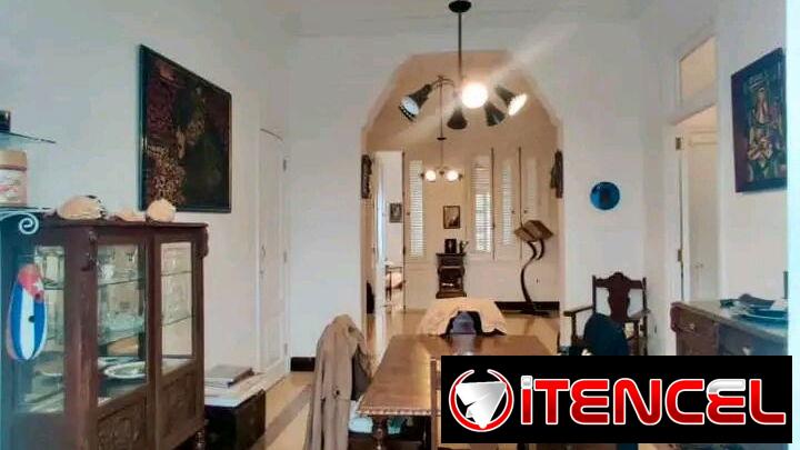 GG-129 | ¡EDIFICIO CAPITALISTA CON VISTA AL MAR! Apartamento Totalmente Remodelado en el Vedado 🔥