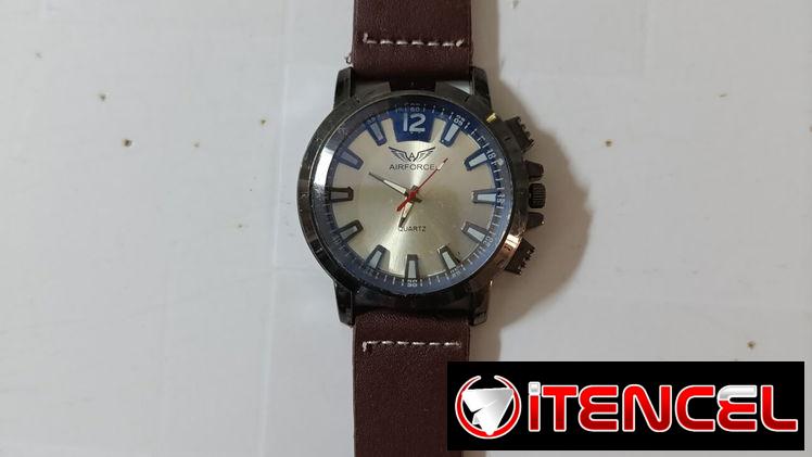 Se venden relojes de hombre y mujer