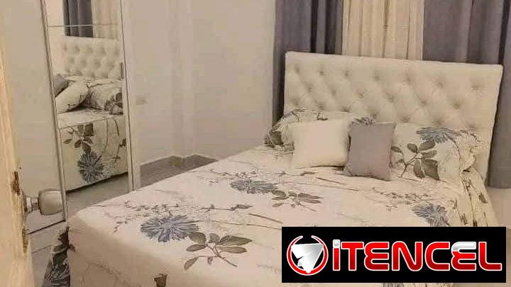 Camas tapizadas Cómodas espejos colchones y más