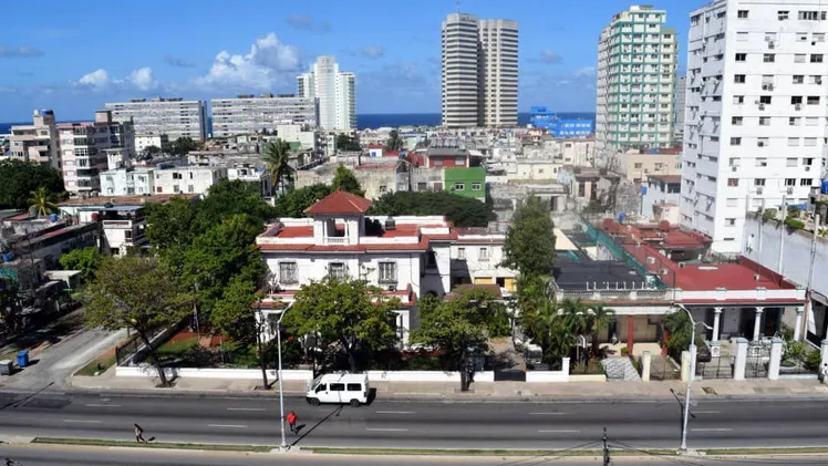 📱 Apartamento de lujo en El Vedado, La Habana – Vistas al Malecón