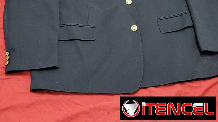 SE VENDEN PULLOVER DE HOMBRE Y BLAZER DE USO PERO IMPECABLES. VEDADO MENSAJERÍA ADICIONAL SI DESEA 53614857