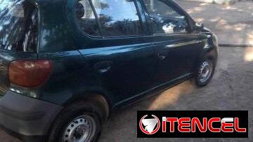 Toyota Yaris 2004 mecánico en muy buenas condiciones de lata y salon ,luces LED nada que hacerle,llegar y montar.
