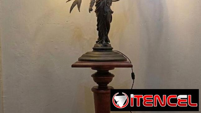 Bellísima lámpara de mesa antigua