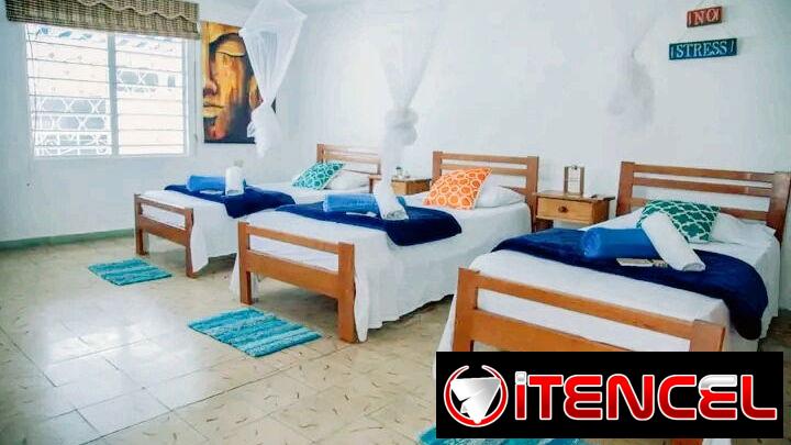 🏊🏻‍♀️ Alquiler de Casa Con Piscina En Boca Ciega. Cuenta con 9 habitaciones y capacidad para 20 personas
