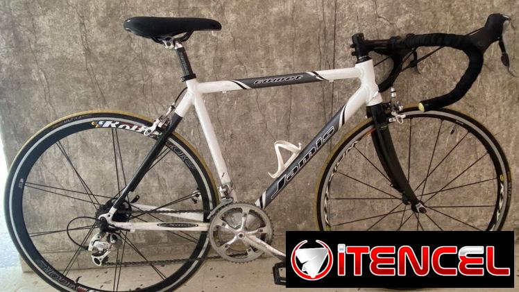 Bicicleta de ruta de aluminio y fibra de carbono