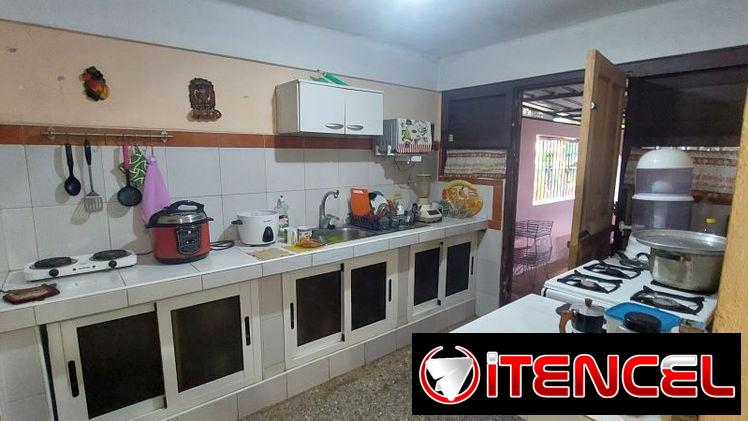 Casa de 3/4 con patio de tierra, en Alamar (HE-37)