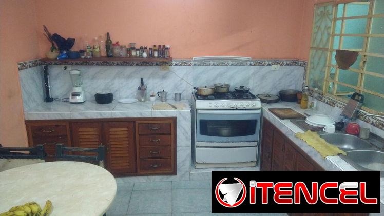 NUEVA CASA PUESTA EN VENTA EN CENTRO HAVANA Y SE DEJA CON TODO