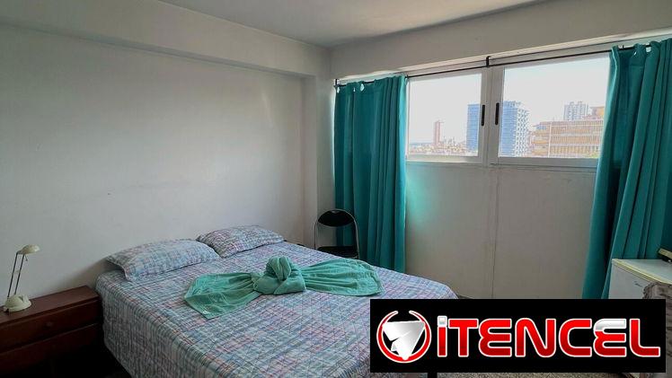 Comodidad y Estilo en este espacioso apartamento ubicado en el Vedado.